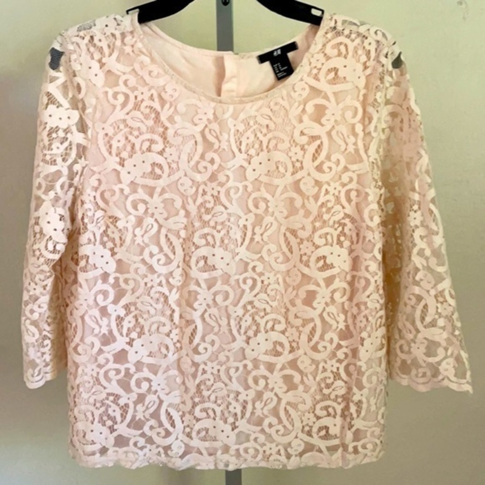 🌼H&M Lacey Medium ladies blouse🌼bundle 3 for $20